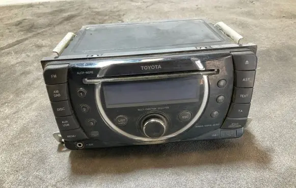 Toyota Hilux (AN10, AN20, AN30) Radio/CD/DVD/GPS head unit PZ47600212D0 10R040476