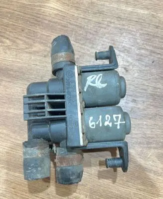 BMW 7 E38 Coolant heater control valve 8374995 1147412