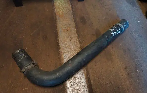 Chrysler PT Cruiser Engine coolant pipe/hose 