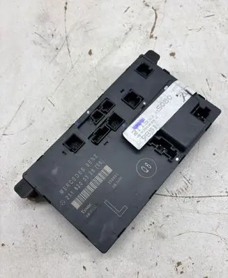 Mercedes-Benz E W211 Door control unit/module 2118200326