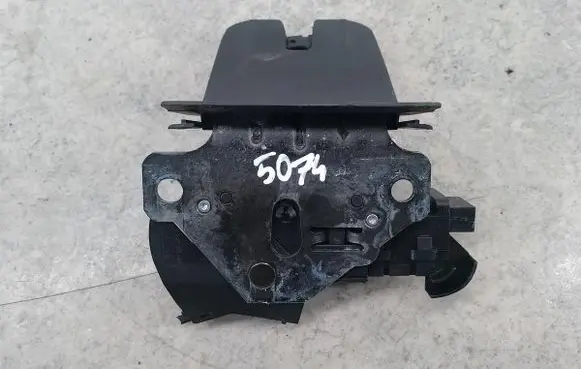 Audi A6 S6 C6 4F Tailgate lock latch 8P4827505B