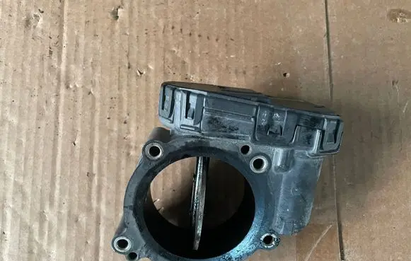 Mercedes-Benz Vito Viano W639 Throttle valve A6510900470