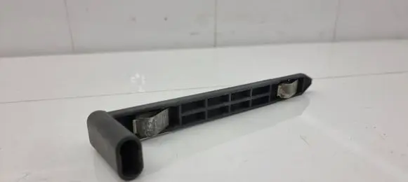 Headlight/headlamp mounting bracket