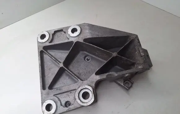 BMW 3 E90 E91 Engine mounting bracket 6760315