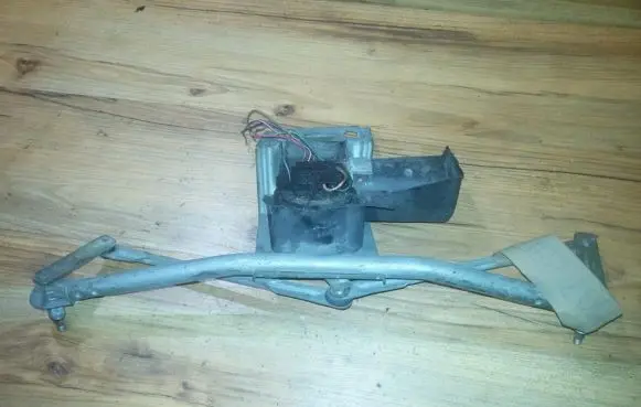 Ford Fiesta Front wiper linkage and motor 89fg17485aa