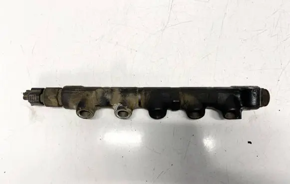 Toyota Avensis Verso Fuel main line pipe