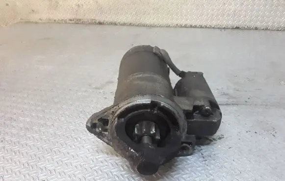 Hyundai i30 Starter motor 361002A100 1250295