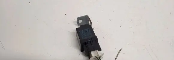 Toyota Previa (XR10, XR20) I Hazard warning light relay 8198012070 1665000300