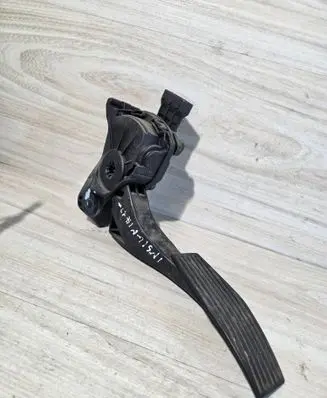 Opel Insignia A Accelerator throttle pedal 13237352 6PV00976500
