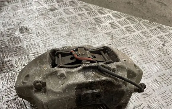 Volkswagen Touareg II Front brake caliper
