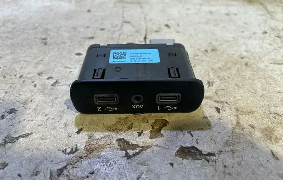 Dodge Challenger USB control unit 68294075AC 35247914 0711200170