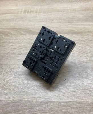 Volkswagen PASSAT B7 Fuse module 1K093750