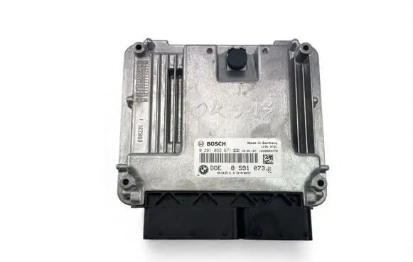 BMW 5 F10 F11 Engine control unit/module ECU 8591073 0281032671
