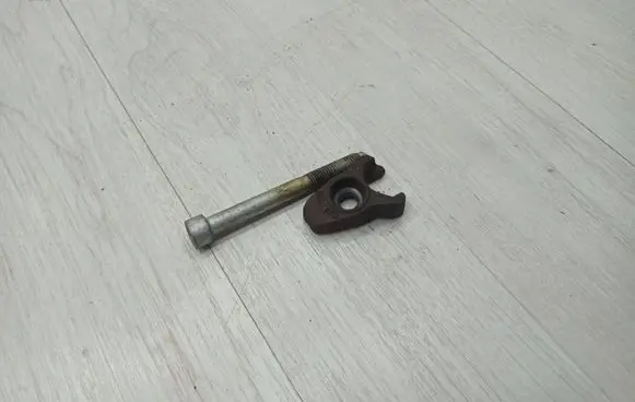 Peugeot 4007 Fuel Injector clamp holder