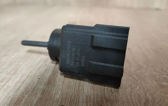 Audi A4 S4 B7 8E 8H Brake pedal sensor switch 3B0194511C