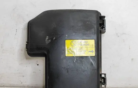 Volvo S60 Fuse box cover 8645259