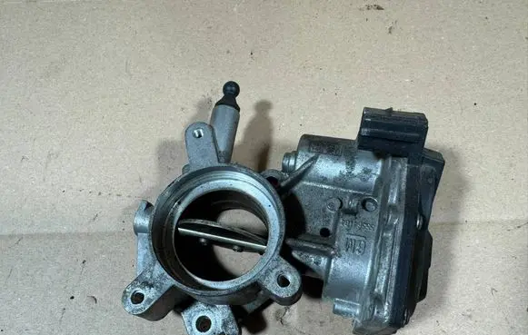 Chevrolet Malibu Throttle body valve 55564164
