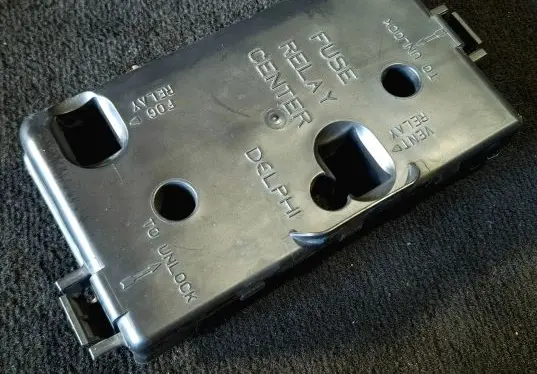 Chevrolet TrailBlazer Fuse box cover