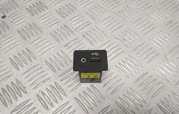 Nissan Leaf II (ZE1) USB socket connector 284H35FA0A