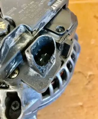 Volvo V70 Generator/alternator 9459093 0124515021