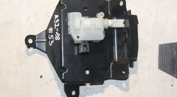 Volvo C70 Fuel tank cap lock 806624