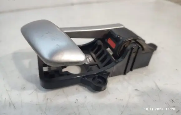 Hyundai Santa Fe Front door interior handle