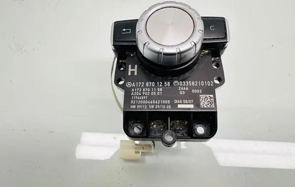 Head unit multimedia control