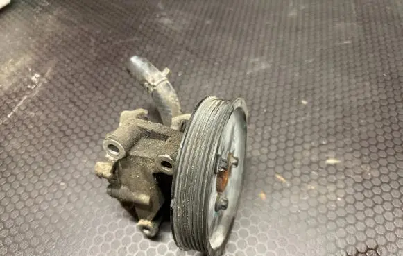 Mercedes-Benz C W203 Power steering pump A6112300115