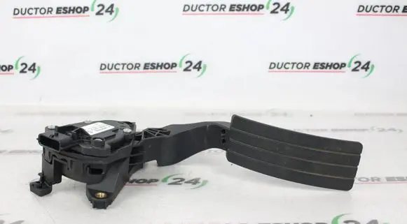 Renault Captur Accelerator throttle pedal 180223454RA 180223454R