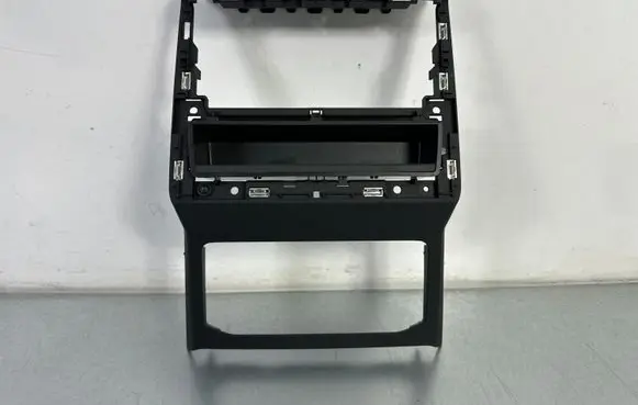 Volkswagen Touareg III Other center console (tunnel) element 760863392
