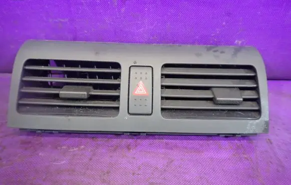 Suzuki Swift I Dashboard air vent grill cover trim 7361062J00