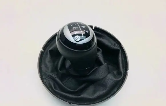 Volkswagen Beetle A5 Gear lever shifter trim leather/knob 5C0711113C