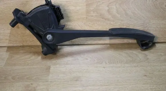 Volvo V70 Accelerator throttle pedal 30636004