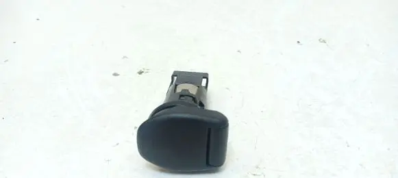 Nissan Qashqai Cigarette lighter front 09F5