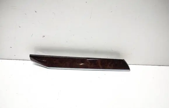 Dashboard glove box trim