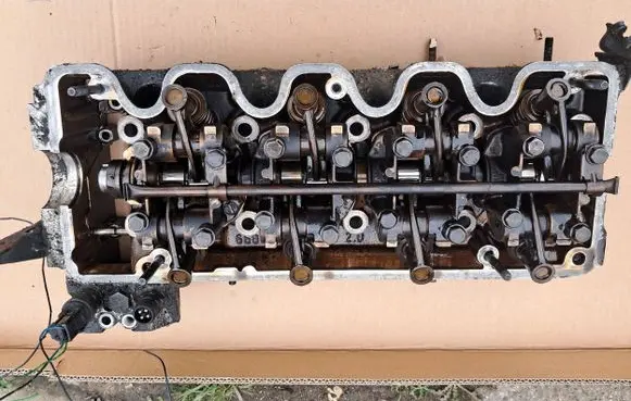 Mercedes-Benz E W124 Engine head 1020166601