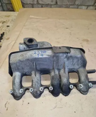 Volkswagen Multivan T4 Intake manifold 074129713T