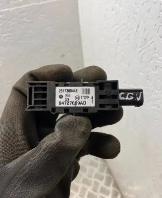 Chrysler Voyager Airbag deployment crash/impact sensor 04727069AD 2517300446 270304