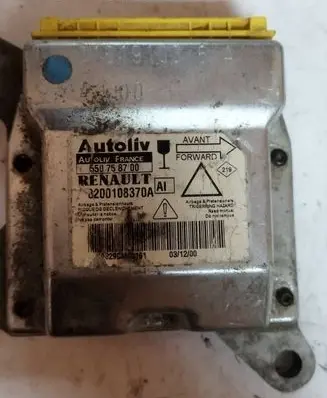 Renault Laguna II Airbag control unit/module 8200108370A 30758200 829CM00161