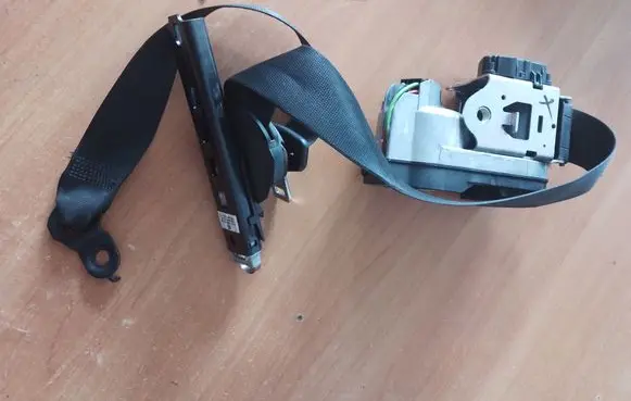 Mercedes-Benz ML W164 Front seatbelt