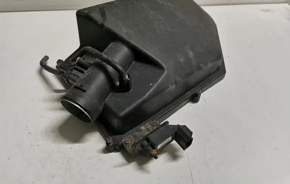 Volvo S60 Air filter box cover AV615L200AA 70367317