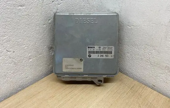 BMW 5 E39 Engine control unit/module 2246763 28RTD850 0281001373