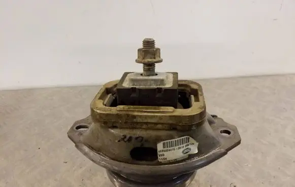 Land Rover Discovery 3 - LR3 Engine mount bracket KKB500441G 3618398125