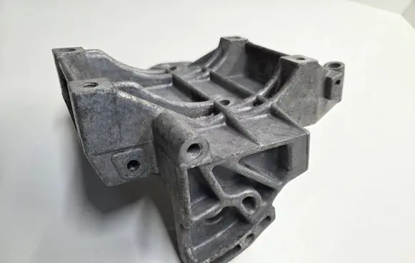 Audi A4 S4 B5 8D A/C compressor mount bracket 058260885C