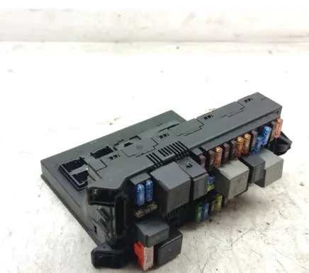 Mercedes-Benz E W211 Fuse module 2115457401 MESSEESSEEN