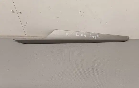 Dashboard glove box trim