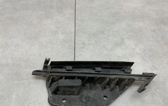 Volkswagen Eos Front bumper mounting bracket 1Q0807049B