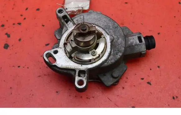 Volvo V40 Vacuum pump BM5G2A451EC