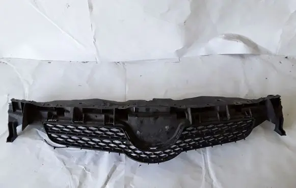Toyota Auris 150 Front bumper upper radiator grill 5311112A00