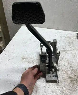 BMW 3 E90 E91 Brake pedal 42322403 A1S19CU3